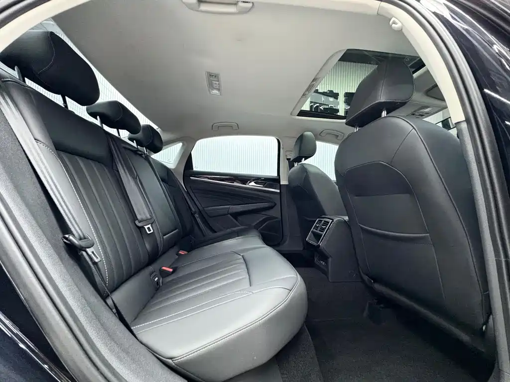 Volkswagen Passat — миниатюра 12