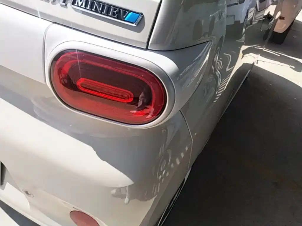 Wuling MINIEV — миниатюра 8
