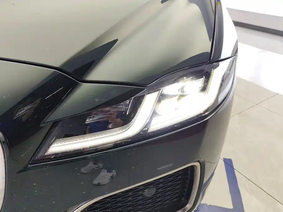 Jaguar XFL — миниатюра 5