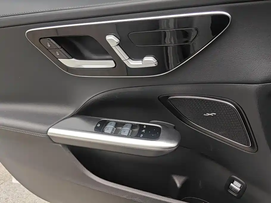 Mercedes-Benz C-Class — миниатюра 7