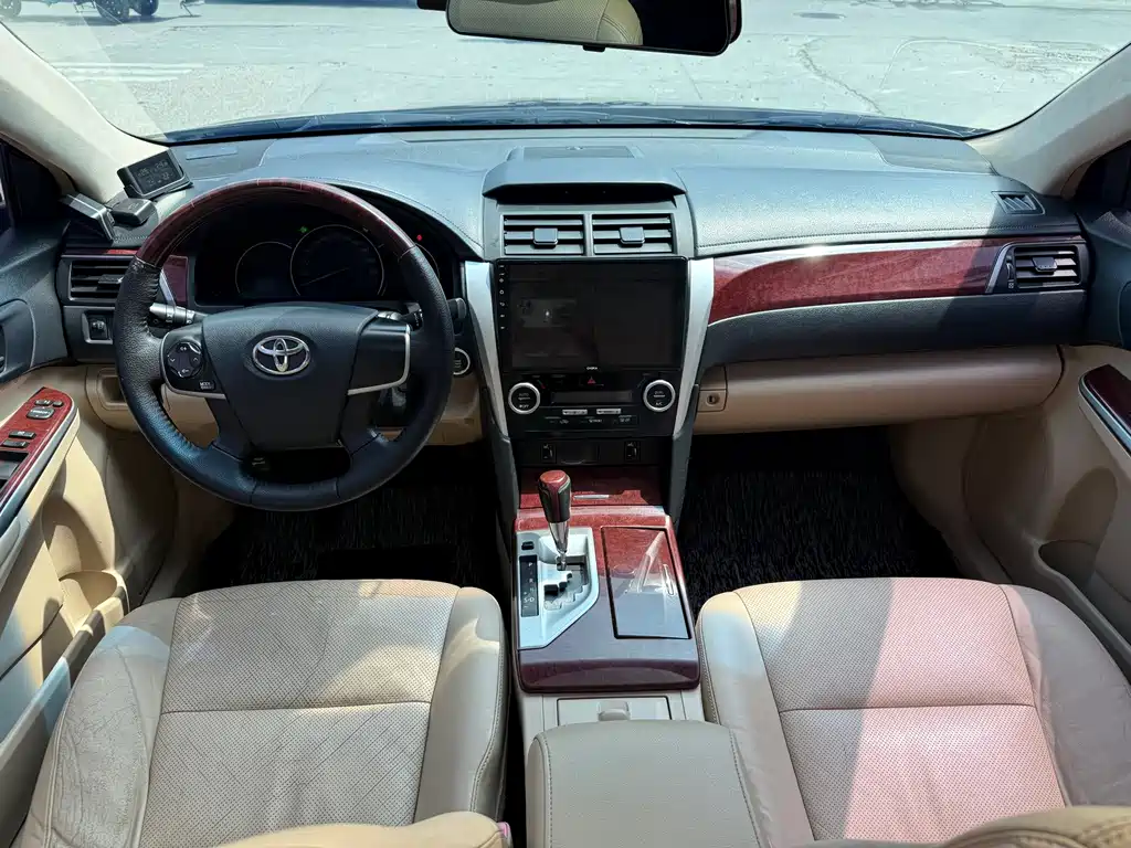 Toyota Camry — миниатюра 10