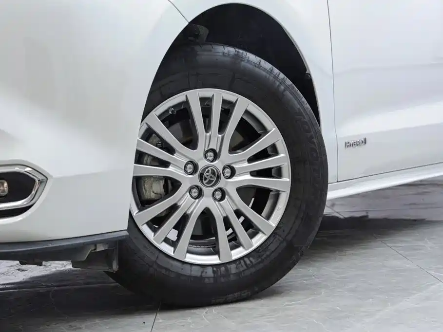 Toyota Sienna — миниатюра 3