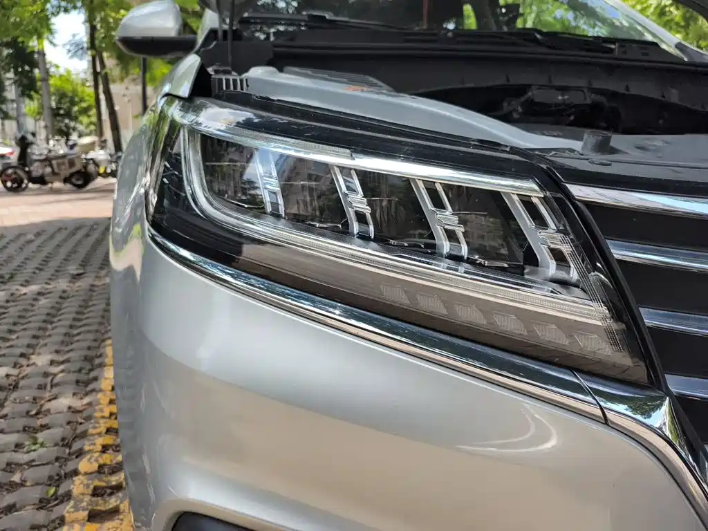Roewe RX5 New Energy — миниатюра 7