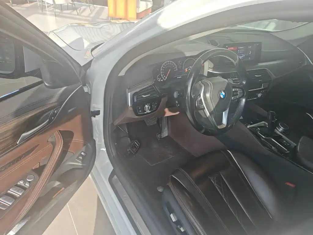 BMW 5 Series — миниатюра 16
