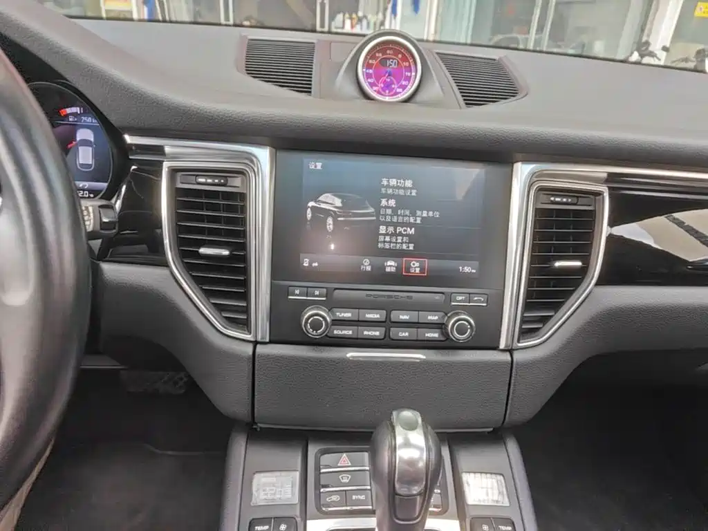 Porsche Macan — миниатюра 13