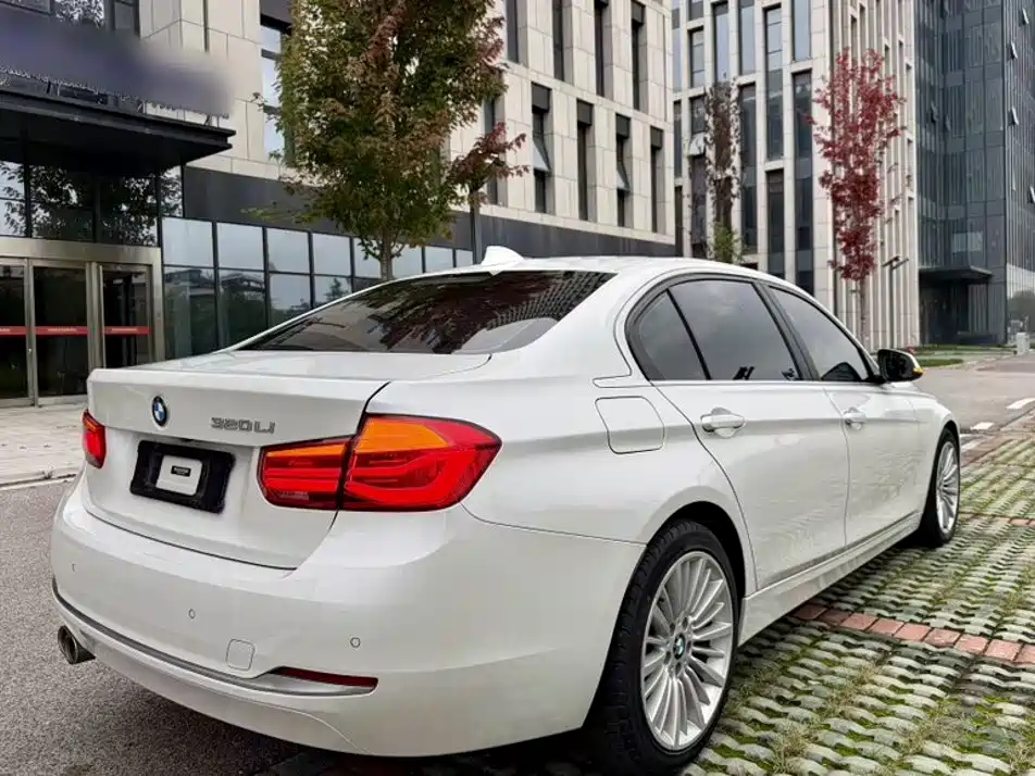 BMW 3 Series — миниатюра 3