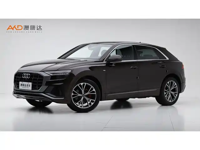 AUDI  Q8 2021