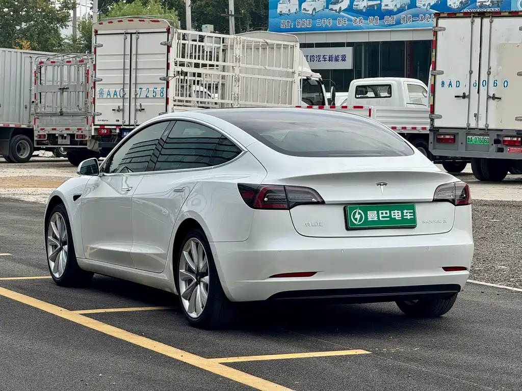 Tesla Model 3 — миниатюра 8