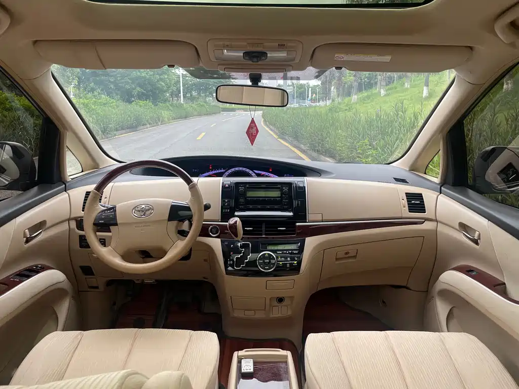 Toyota Previa — миниатюра 8