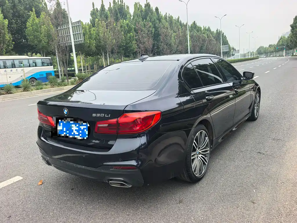 BMW 5 Series — миниатюра 6