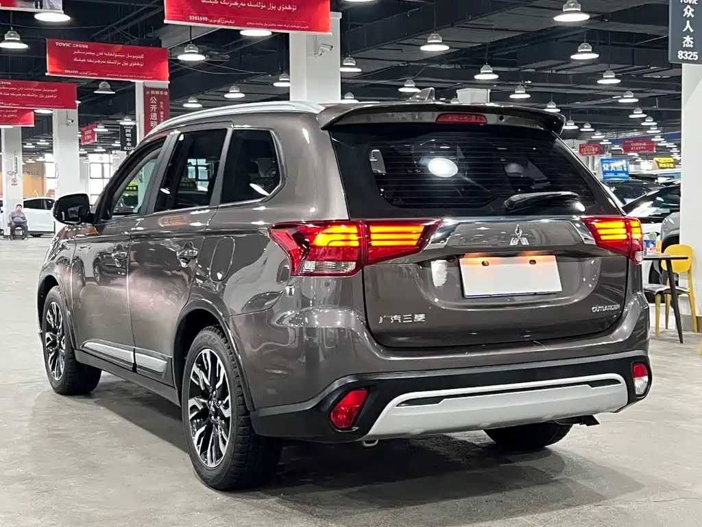 MITSUBISHI OUTLANDER