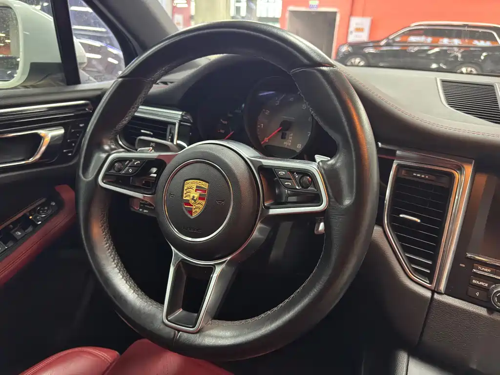 Porsche Macan — миниатюра 16