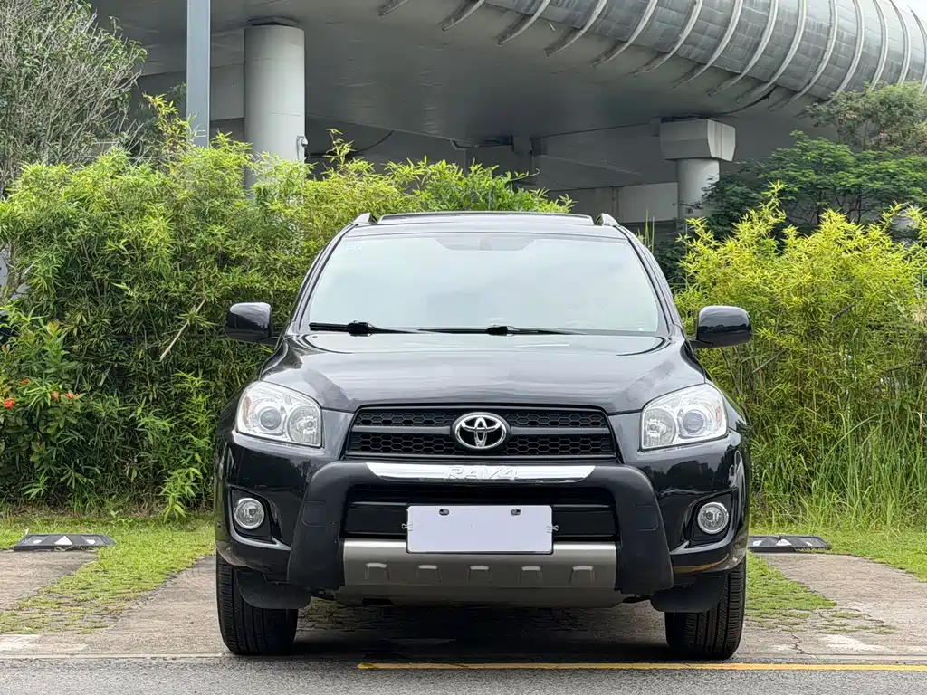 Toyota RAV4 — миниатюра 2