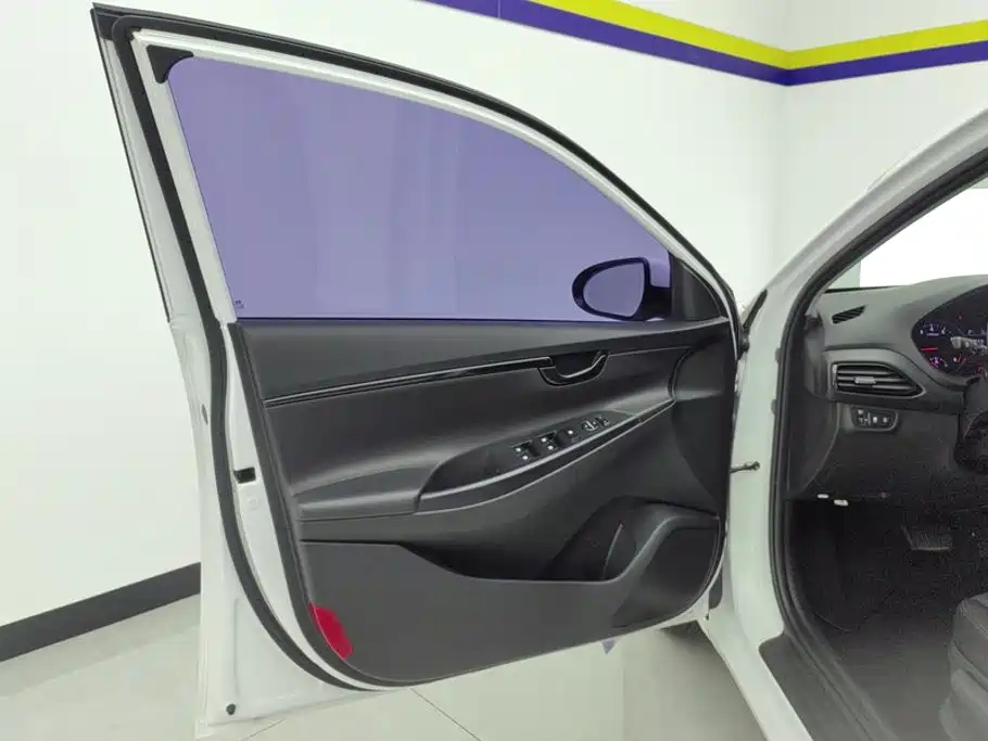 Hyundai Elantra — миниатюра 7
