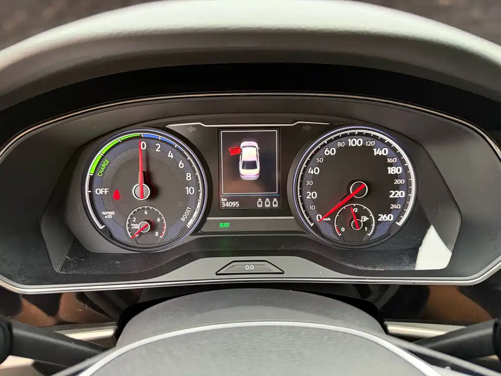 Volkswagen Passat PHEV — миниатюра 10