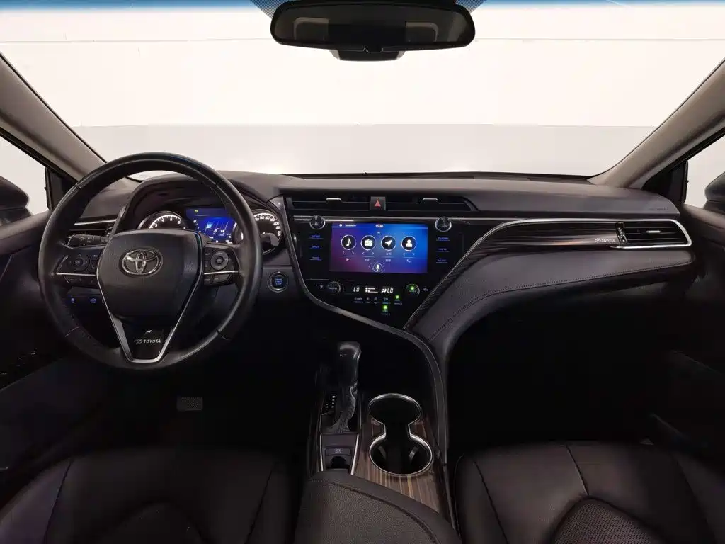 Toyota Camry — миниатюра 5