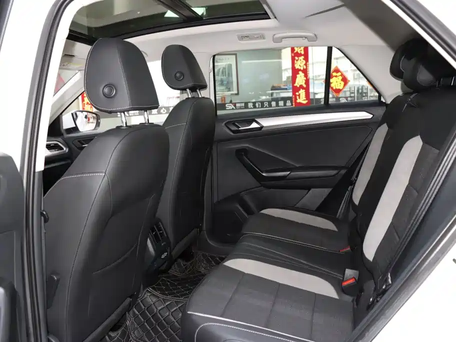 Volkswagen T-Roc — миниатюра 11