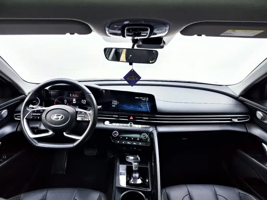 Hyundai Elantra — миниатюра 9