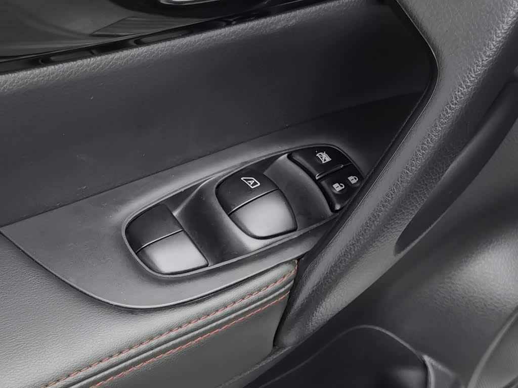 Nissan Qashqai 2.0 л 2023 г. Белый, пробег 31600 км