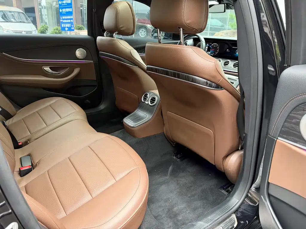 Mercedes-Benz E-Class — миниатюра 13