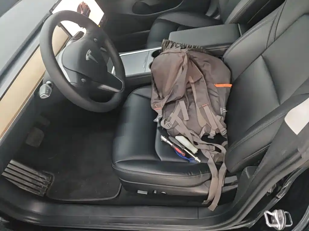 Tesla Model 3 — миниатюра 15