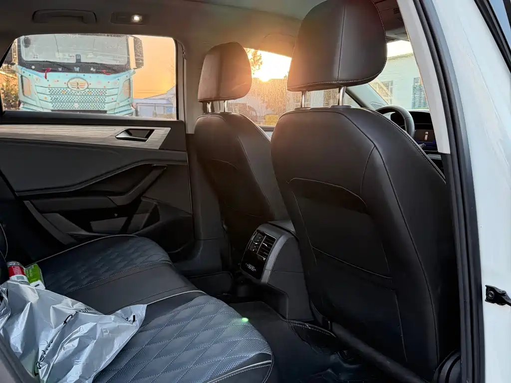 Volkswagen Sagitar — миниатюра 11