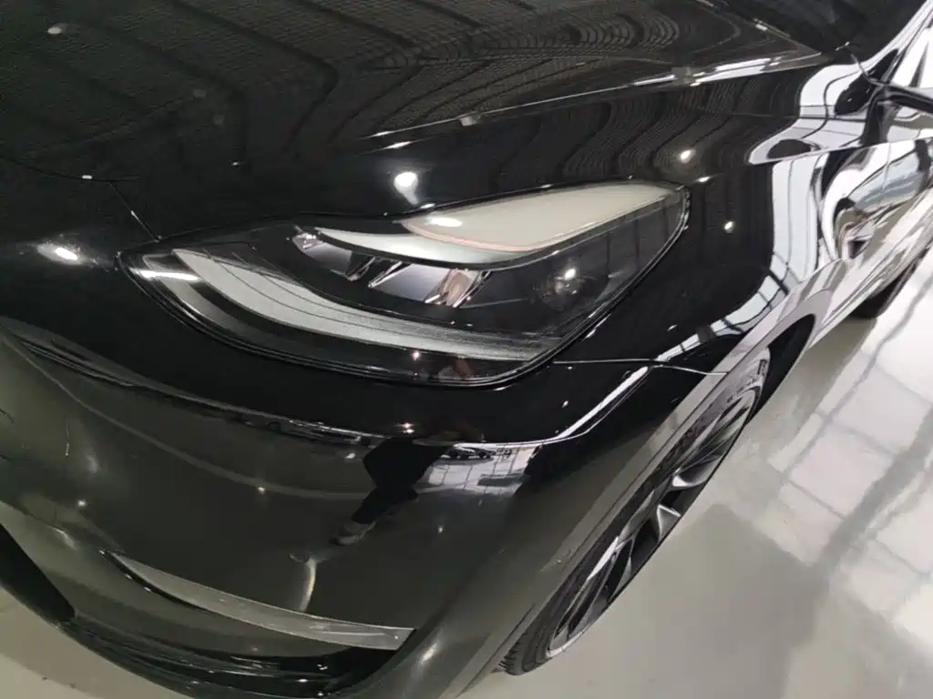 Tesla Model Y — миниатюра 24