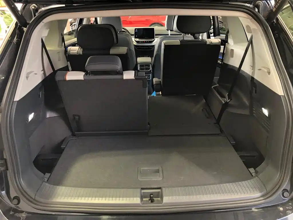 VOLKSWAGEN ID.6 CROZZ