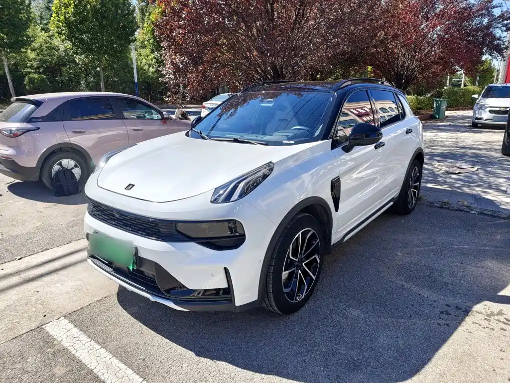 Lynk & Co 01 EM-P