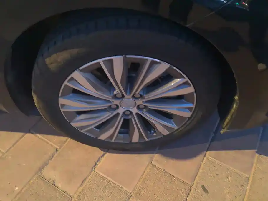 Hongqi Hongqi E-QM5 — миниатюра 6