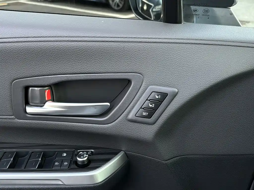 Toyota Sienna — миниатюра 14