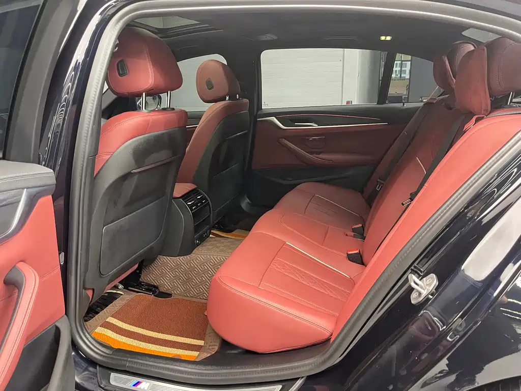 BMW 5 Series — миниатюра 11