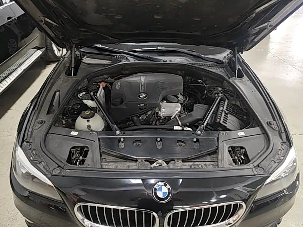 BMW 5 Series — миниатюра 20