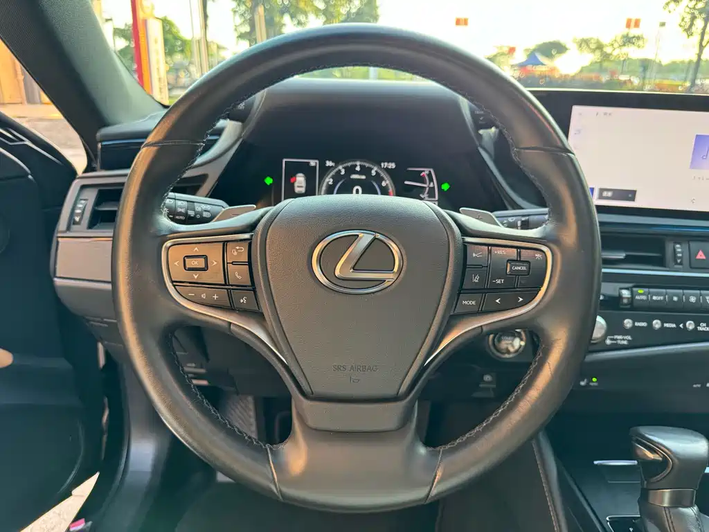 Lexus ES — миниатюра 6
