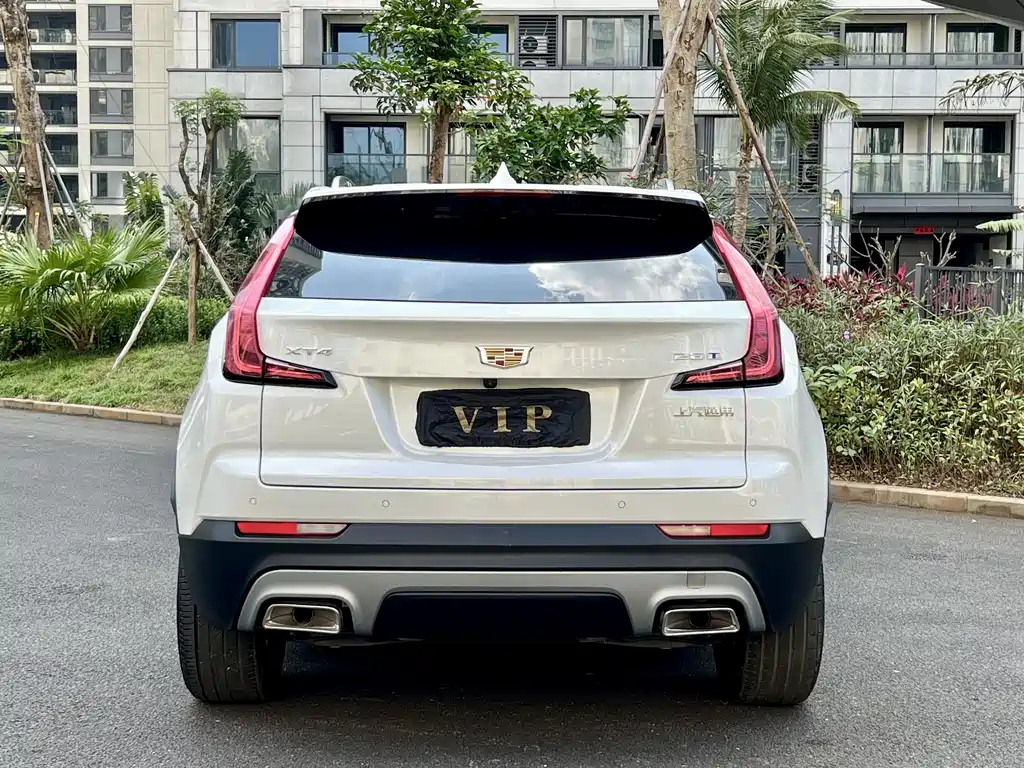 CADILLAC XT4