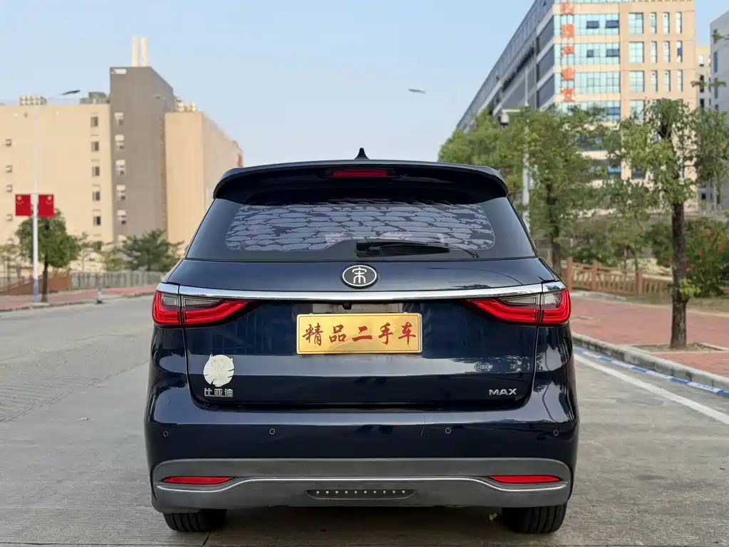 BYD MAX — миниатюра 4