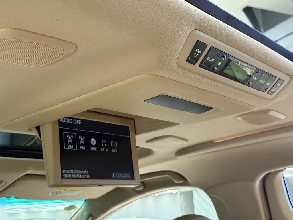 Toyota Alphard — миниатюра 16
