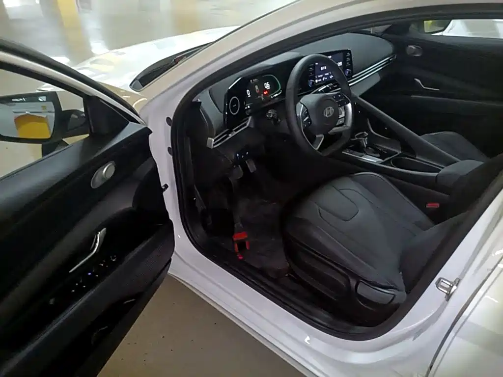 Hyundai Elantra — миниатюра 16