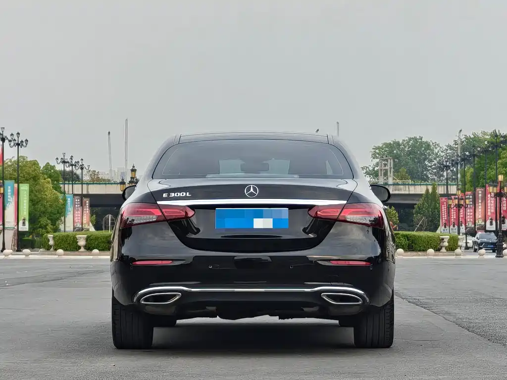 Mercedes-Benz E-Class — миниатюра 5