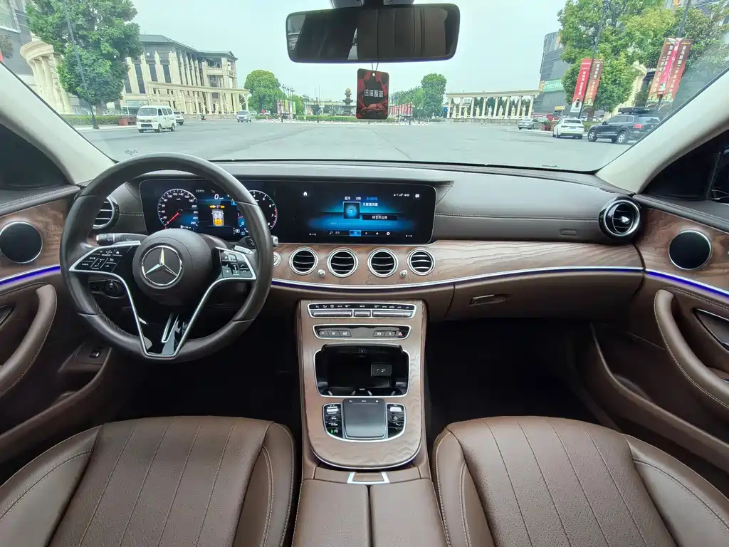 Mercedes-Benz E-Class — миниатюра 16