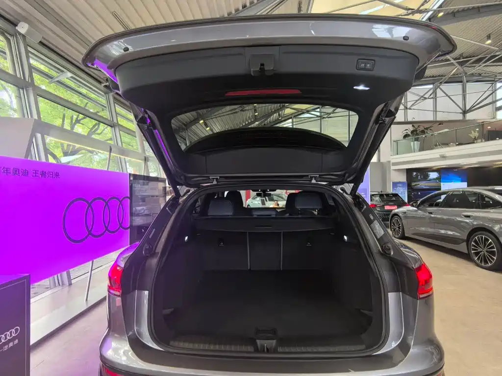 Audi Q6L e-tron — миниатюра 10