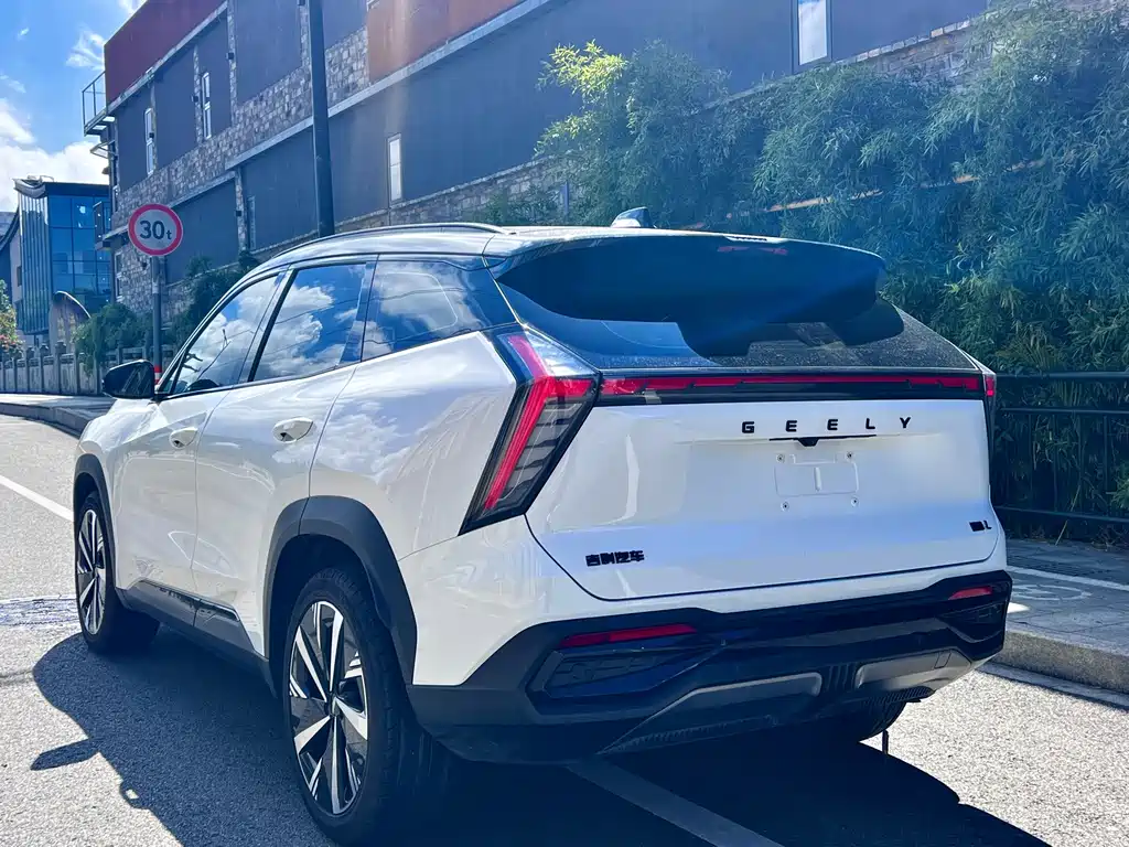 Geely Atlas L 2023 — фото 8