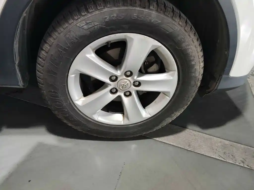 Toyota RAV4 — миниатюра 14