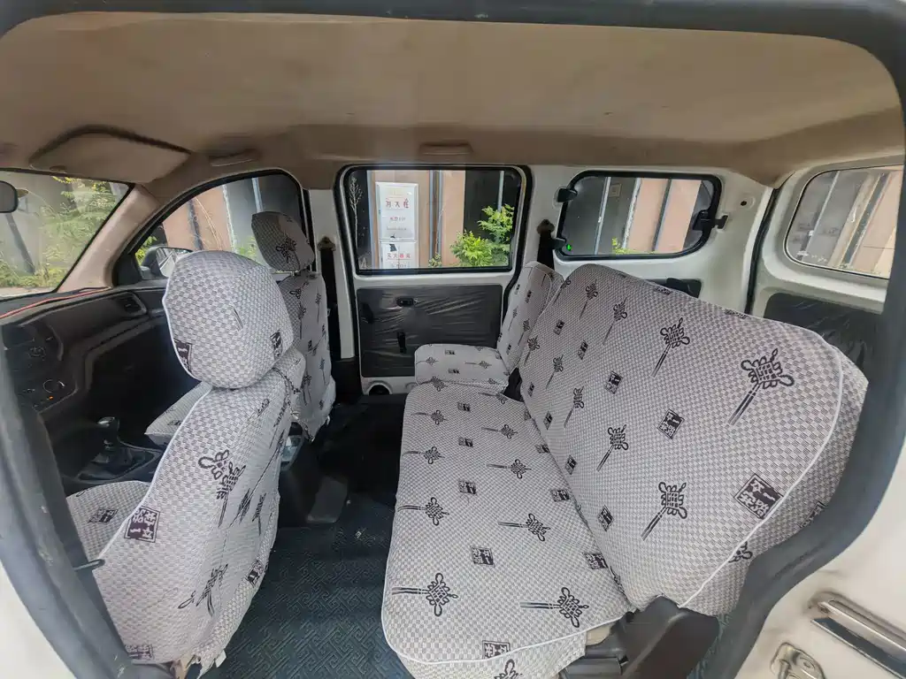Wuling Hongguang V — миниатюра 5