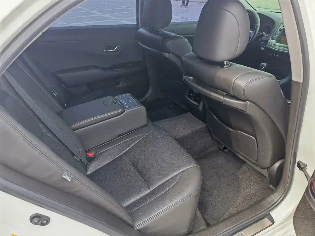 Toyota Crown — миниатюра 16