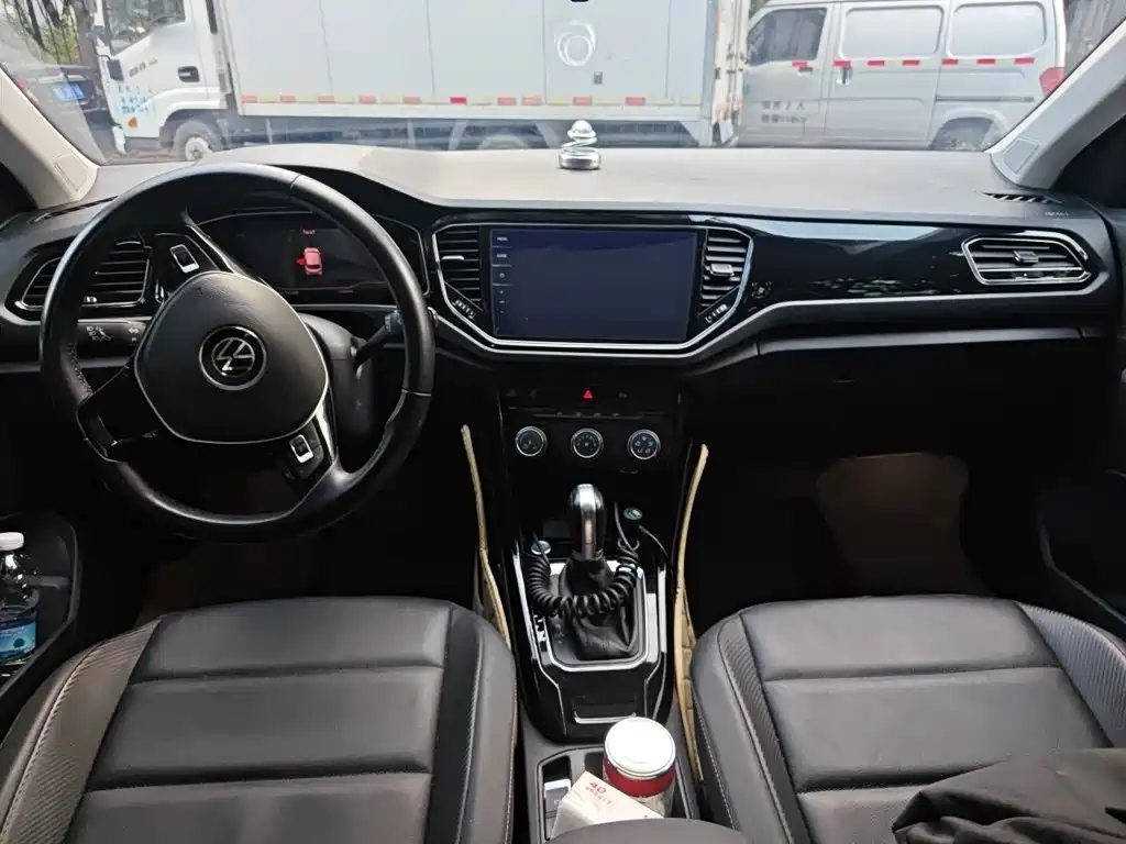Volkswagen T-Roc — миниатюра 5