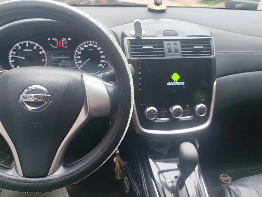 Nissan Tiida — миниатюра 12