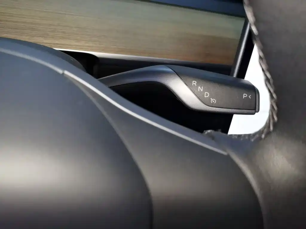 Tesla Model Y — миниатюра 14