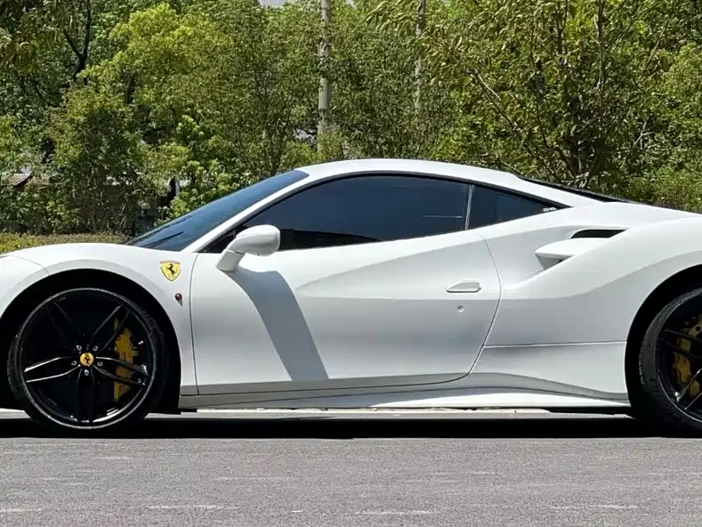 FERRARI 488