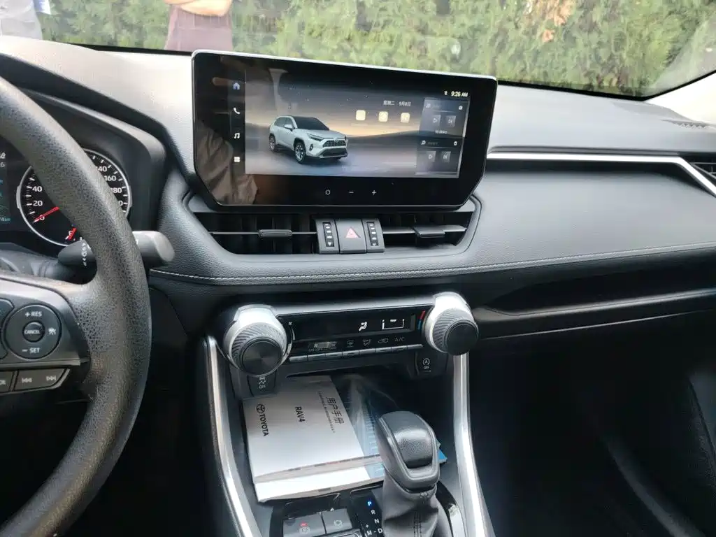 Toyota RAV4 — миниатюра 9